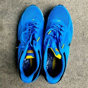 Nike Max Air, Live strong sneakers, size 11.5